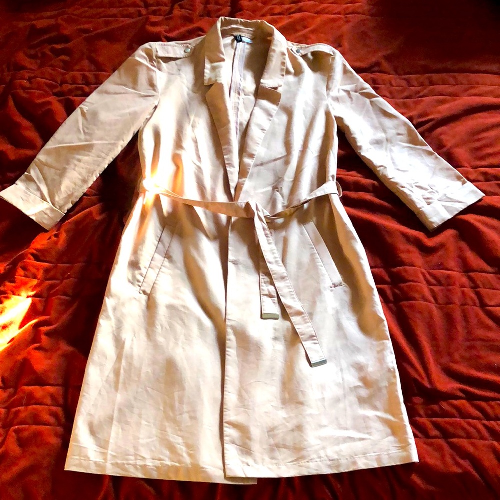 Beautiful H&M nude light weight trench coat 🧥 size XS